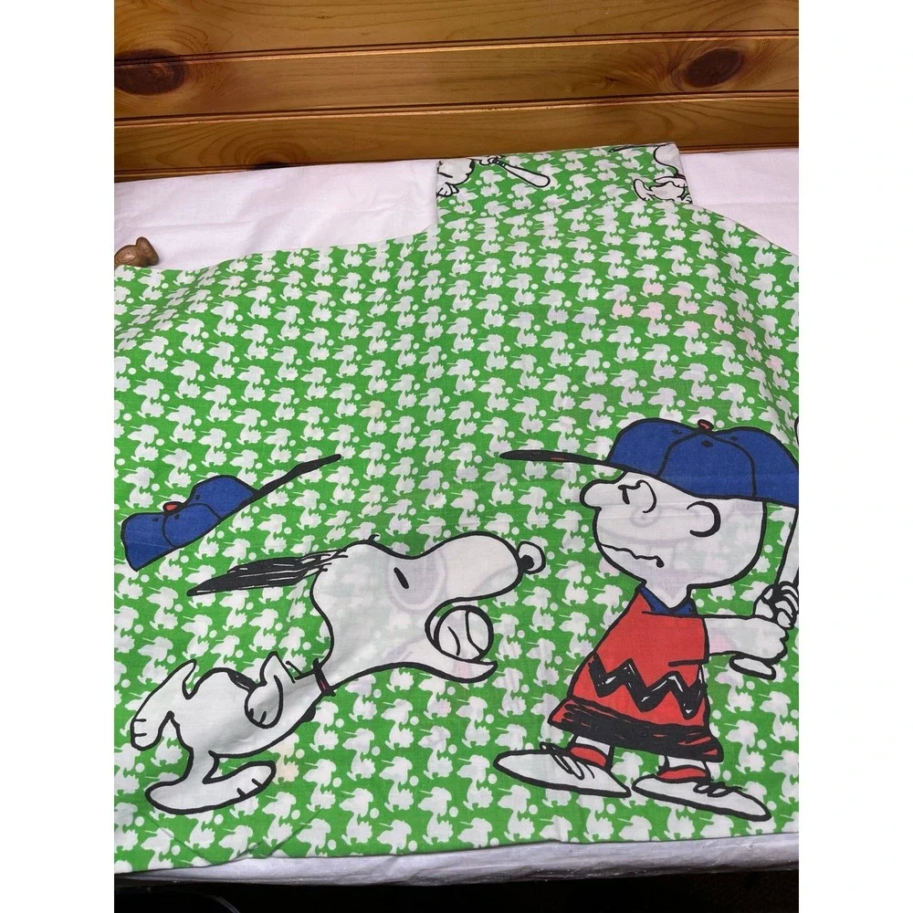 Snoopy flat sheet and 2 pillow cases - Picture 2 of 3